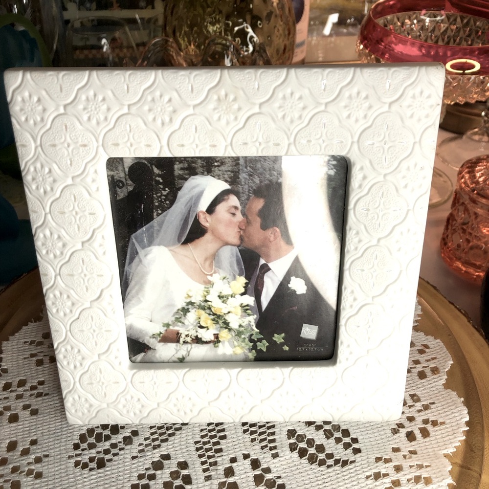 Beautiful white ceramic frame 8x8”